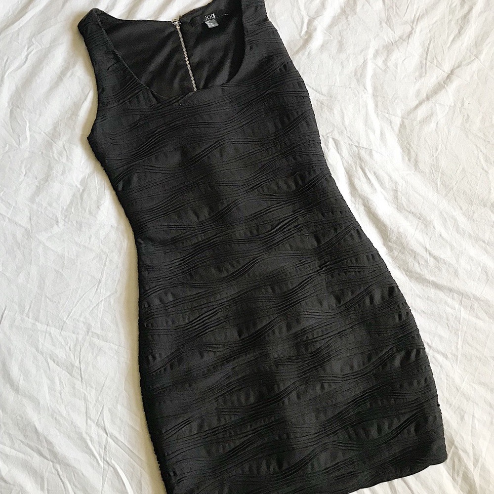 F21 Black Wavy Bodycon Dress